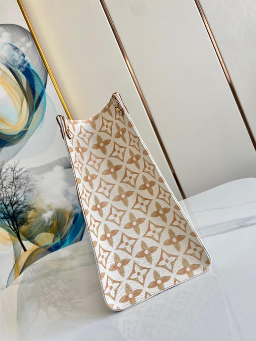 夏季特惠💰850 原单LV M22975 尺寸：35×27×14cm ONTHEGO 新款妈咪购物袋 商品图4