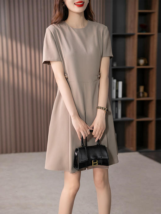 YX【定制17天】小个子短袖连衣裙女夏2024新款设计感收腰显瘦中长款百褶裙 商品图0