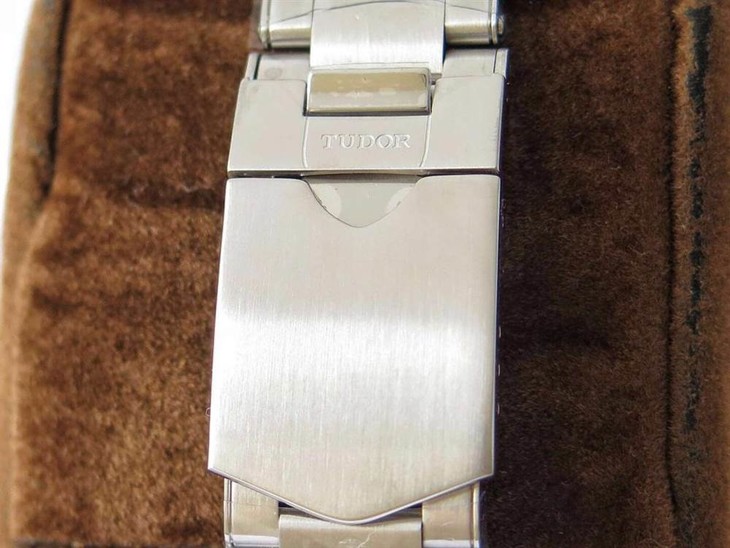 ZF厂帝舵碧湾系列M79830RB-0001红蓝圈腕表首发