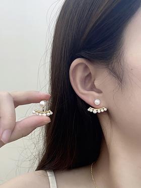 炫耀一下咯，新入手的微笑两戴耳钉！