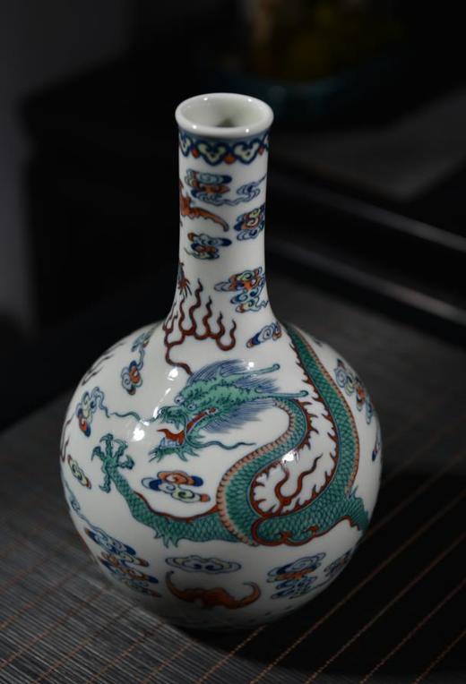 斗彩云龙纹天球瓶 商品图0