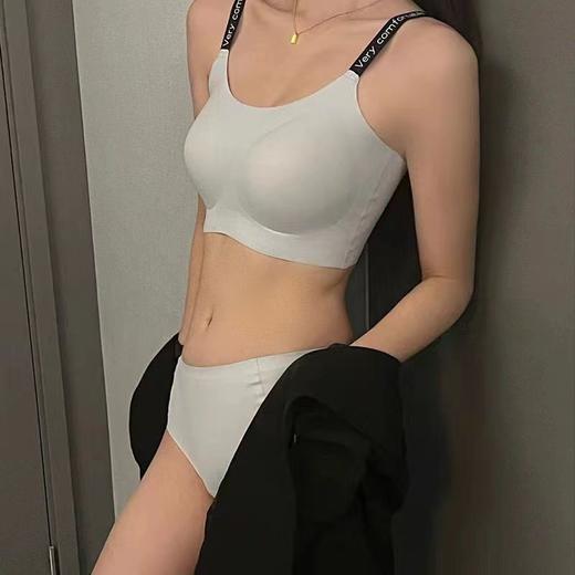 【精致感get起来❗️果冻承托力套装女内衣】舒适柔软亲肤透气，背部收拢赘肉高弹无痕无感，享受轻盈裸感体验，英文肩带无痕裸感舒适文胸女礼盒装七夕伴手礼新年礼盒年货礼盒 商品图0
