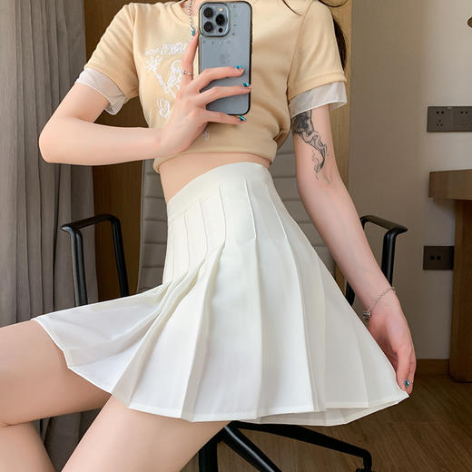 长短款高腰设计，展现优美曲线；西装面料校园风，彰显个人气质；百褶裙半身裙，优雅不失活力；夏季女裙子，时尚百搭必备；黑灰色短裙，简约精致，凸显品位。 商品图1