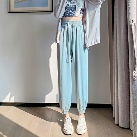 夏季新款高腰防晒裤女，轻松驱蚊凉爽解暑。宽松舒适的阔腿裤设计，让你自由自在舒适移动。冰丝面料，亲肤透气，即使在烈日下也能保持清凉！ 商品图4