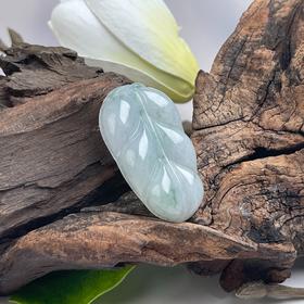 翡翠吊坠-飘花树叶