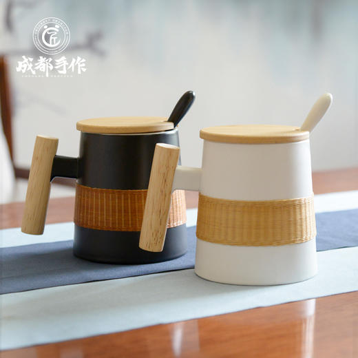 #非遗礼遇季#【瓷胎竹编￭木柄马克杯】成都手作非遗竹编木手柄陶瓷杯400ml 黑色/白色两款可选 带盖带勺冲调杯咖啡杯 专属礼盒伴手礼品【非遗技艺】【匠心手作】【手工编织】清仓活动售完即止 商品图1