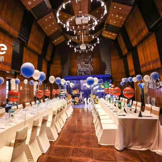 浦东独栋别墅户外超大草坪 商品图0