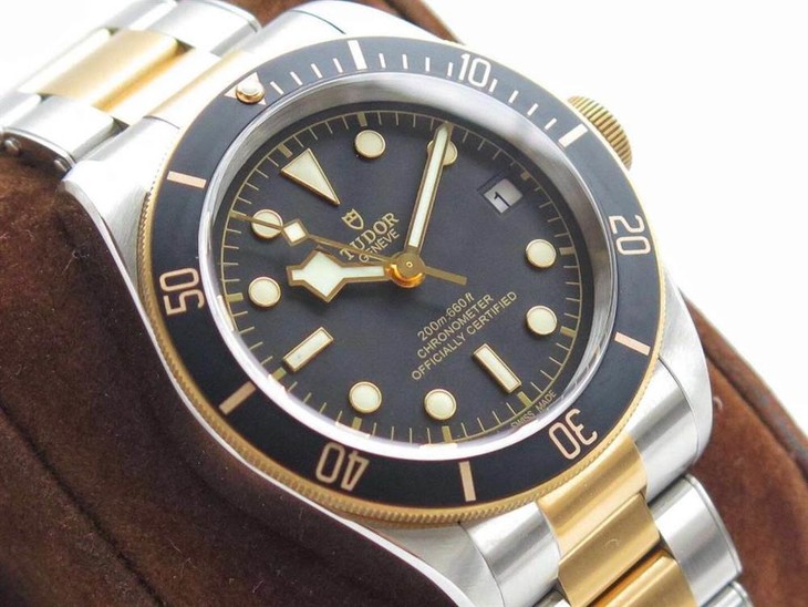 ZF厂帝舵启承间金系列79733N腕表首发