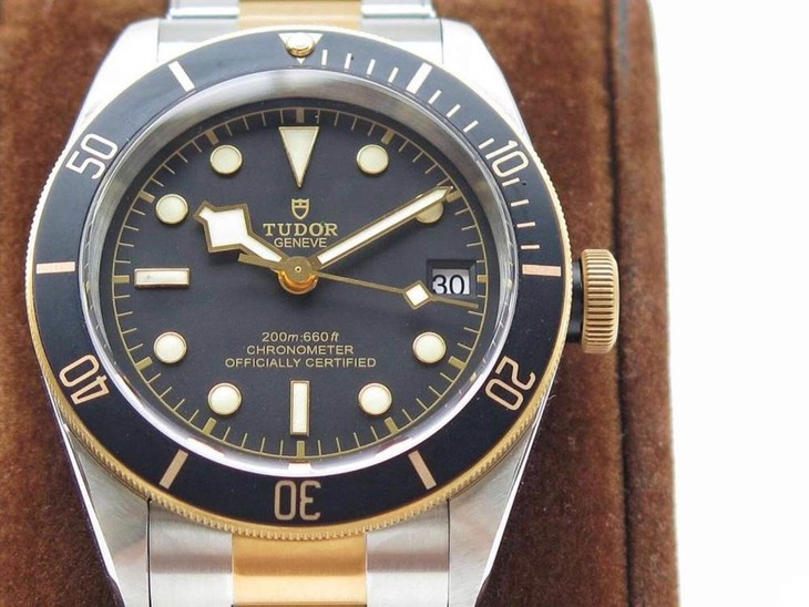 ZF厂帝舵启承间金系列79733N腕表首发