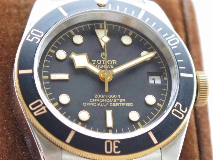 ZF厂帝舵启承间金系列79733N腕表首发