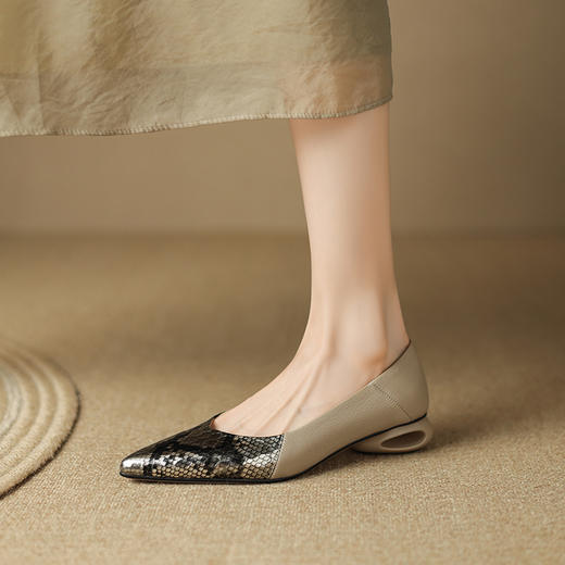 时尚气质，粗跟低跟蛇皮单鞋LD-6376 商品图1