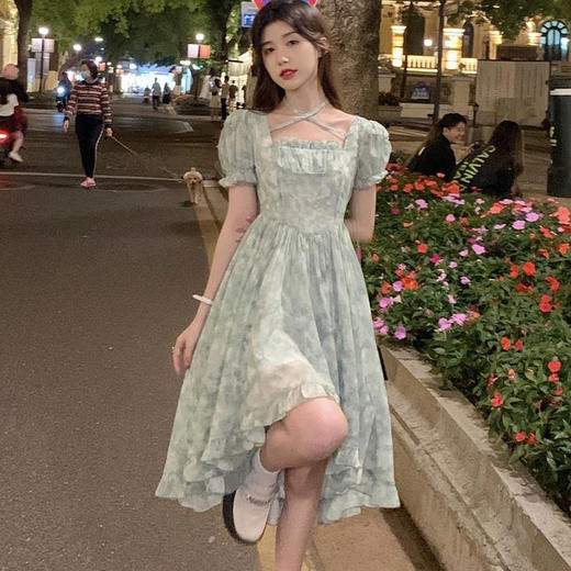 夏日清新，穿上很仙的方领挂脖连衣裙女新款森系不规则收腰短袖裙子，时尚优雅，彰显女性自信与青春。 商品图1