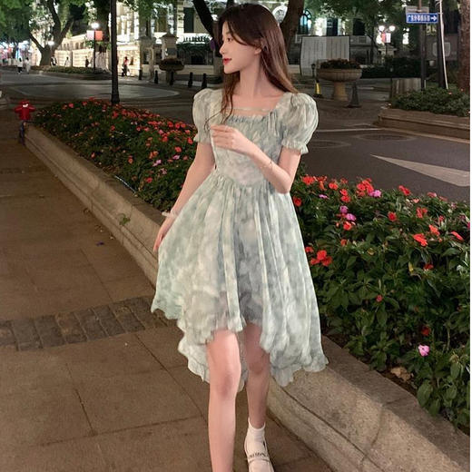 夏日清新，穿上很仙的方领挂脖连衣裙女新款森系不规则收腰短袖裙子，时尚优雅，彰显女性自信与青春。 商品图2