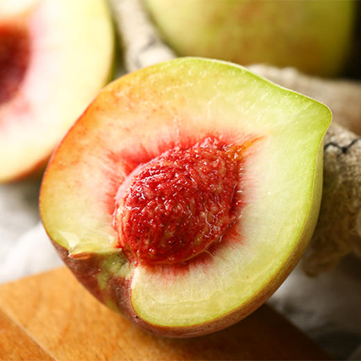 #特色新品#【云南 • 蒙自鹰嘴桃】新鲜采摘 果型形似鹰嘴而得名鹰嘴桃 呆萌可爱 甘甜多汁 软硬皆可吃 可脆可糯 桃味十足 商品图2