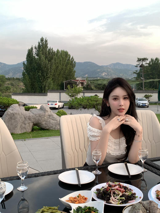 Read Nameless /秀场木耳边上衣 商品图1