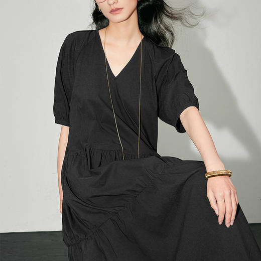 IN AND ON 棉麻高密微弹 气质廓形打皱连衣裙 53435 商品图4