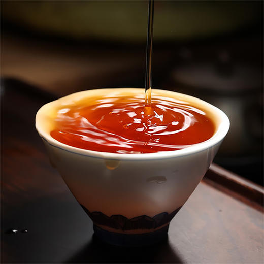 吉顺号茶叶-2023年班章孔雀圆茶普洱熟茶饼357克 商品图6