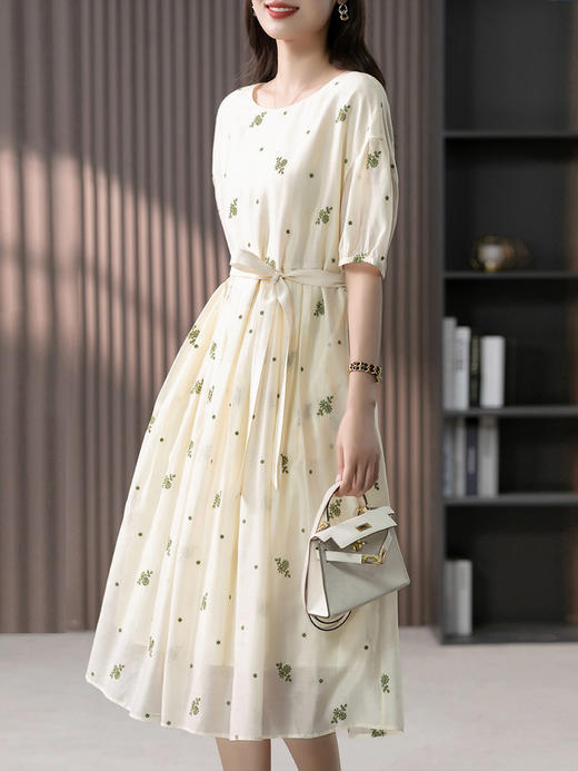 YX【现货7天】法式绣花高级感天丝连衣裙女2024夏季新款显瘦温柔风长裙子 商品图2