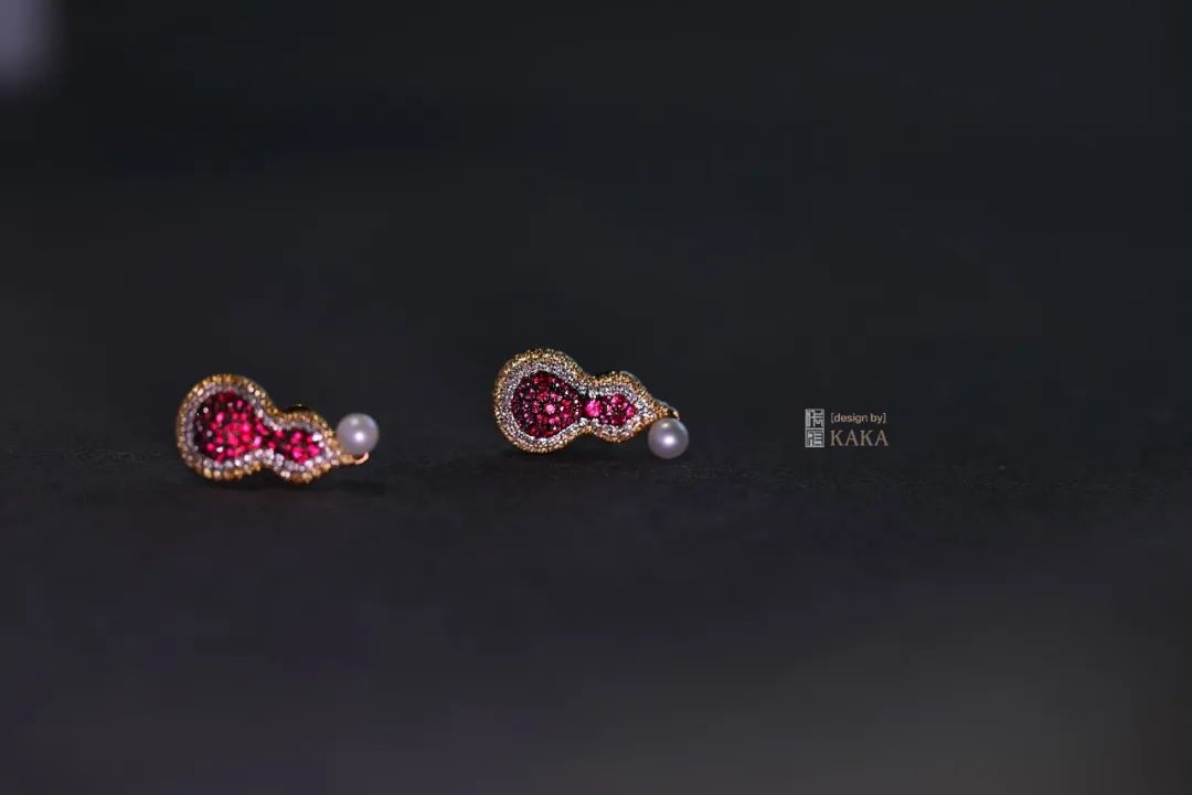 红宝石葫芦耳钉