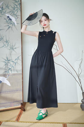 质朴的新中式小黑裙，优雅又神秘