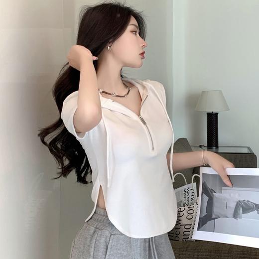 夏季新款连帽短袖T恤女非常修身显瘦，别致的拉链设计更凸显你的时尚感。无论是内搭还是外穿，都能轻松驾驭潮范十足的ins风格！ 商品图1