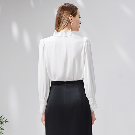 EITIE爱特爱秋季新款优雅气质通勤显瘦镂空上衣7113808 商品图4