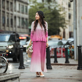 【林栖设计小店】【套装送腰带】【现货】生活在左粉色渐变褶皱毛织两件套秋冬新品桃花扇毛衣半身裙套装半裙1933275-毛衣1933276