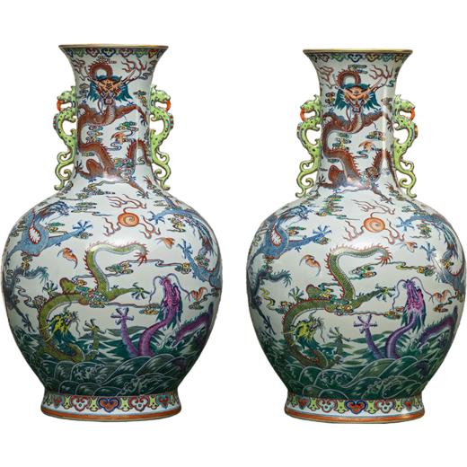 二十世纪 斗彩龙纹双耳大赏瓶（一对） 商品图5
