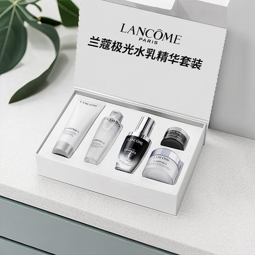 【全球购*礼盒礼袋】Lancome兰蔻全明星护肤套装 小黑瓶精华+极光水乳护肤礼盒 （肌底精华30ml+眼霜5ml+洁面50ml+极光水50ml+亮白霜15ml） ·现货开抢 商品图6