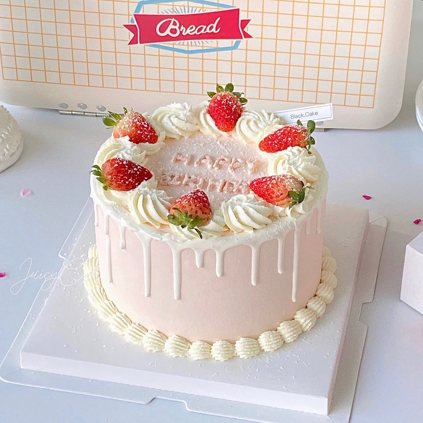 草莓恋人简约冰激凌蛋糕