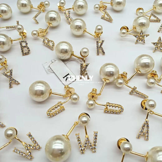 CHENLY VIP专享26字母耳钉 商品图0