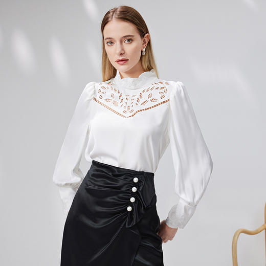 EITIE爱特爱秋季新款优雅气质通勤显瘦镂空上衣7113808 商品图2