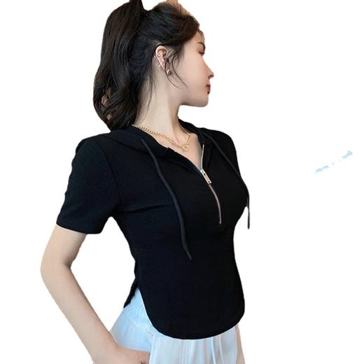 夏季新款连帽短袖T恤女非常修身显瘦，别致的拉链设计更凸显你的时尚感。无论是内搭还是外穿，都能轻松驾驭潮范十足的ins风格！ 商品图4