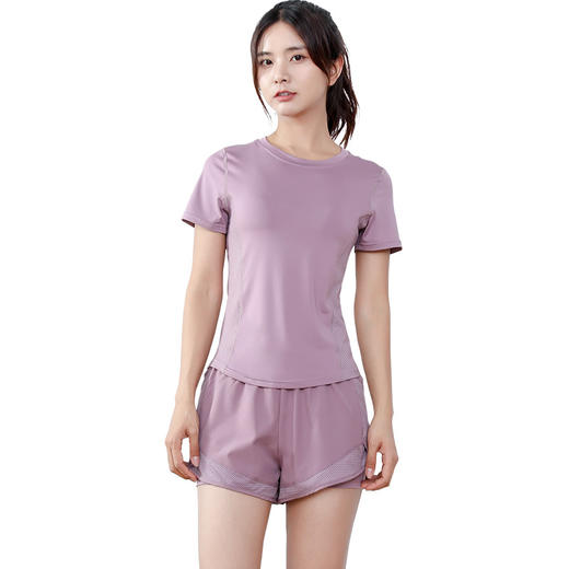 夏天必备健身套装，女神专属，适合跑步、训练和瑜伽。速干衣材质，舒适透气，网纱设计时尚美观，宽松剪裁更自由两件套，让你轻松搭配，释放自我能量。 商品图4