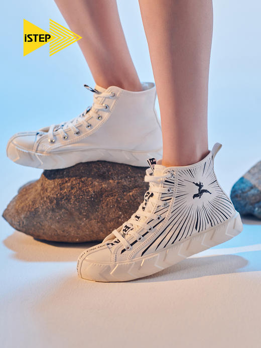 iSTEP夏季情侣款国潮高帮帆布鞋漫画印花设计厚底增高休闲女鞋 商品图3