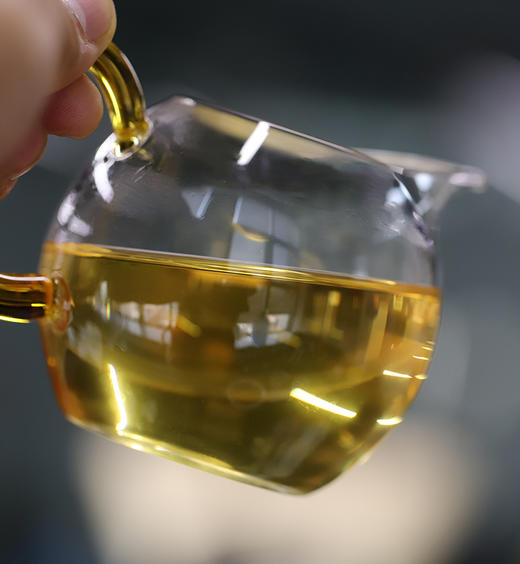 【2021年曼松王子山古树纯料】中国制茶大师：宣哥联合曼松王子山65号茶农李健明共同出品；花蜜香高爆炸甜；数量有限仅剩8公斤；200g/饼【每个id限购3份】 商品图2