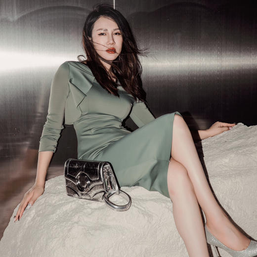 J20184208A 颈袖添香高端气质职场工作装包臀裙收腰显瘦正装连衣裙 立体显瘦 围裹V领 商品图5