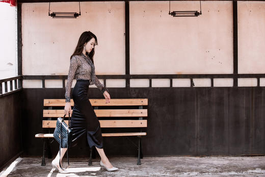 “晚香玉”J8132484 颈袖添香2021春季新款职业衬衫长袖时尚修身时尚女士衬衣上衣 100%桑蚕丝 轻盈飘逸 微透视 性感唯美 百搭 商品图4