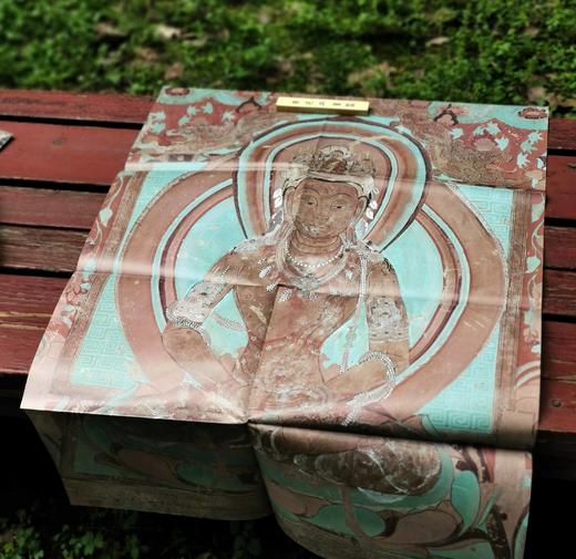 《飞天艺术》《敦煌文化探微》《莫高窟史话》《专家讲敦煌》《榆林窟艺术》，16开，敦煌研究院主编，樊锦诗、赵声良等著，江苏凤凰美术出版社出版，五册总定价：定价290，售价145元，随机赠送定价30元的“ 商品图13