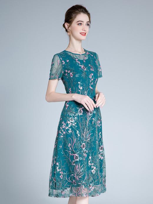 DNO-3EA8956夏季短袖新款休闲大码连衣裙收腰显瘦刺绣女裙子 商品图2