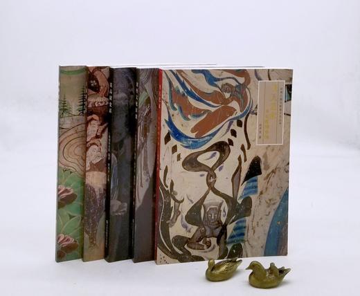 《飞天艺术》《敦煌文化探微》《莫高窟史话》《专家讲敦煌》《榆林窟艺术》，16开，敦煌研究院主编，樊锦诗、赵声良等著，江苏凤凰美术出版社出版，五册总定价：定价290，售价145元，随机赠送定价30元的“ 商品图0