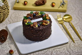 【梦龙朗姆冰淇淋蛋糕】朗姆冰淇淋、动物奶油、戚风蛋糕、巧克力坚果淋面；炎热的夏天，吃一口冰淇淋蛋糕，冰冰爽爽、清清凉凉~~~ps：注意干冰，不要触摸~如未立即使用轻放冰箱冷冻！！