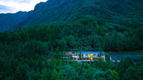 【崇州-129号院】9房温泉私汤院子，可单房预定，山间临溪、看云海日出、夏季避暑、K歌、看萤火虫，冬季赏雪，地暖、温泉、投影仪。QT