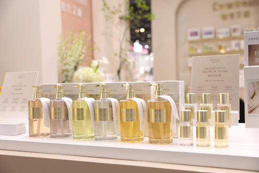 自带体香‼️高定香氛沐浴露‼️Dr.艾琳新品🆕艾琳沐浴露姗姗来迟，轻奢质感，颜值功效双双在线💯✔️古法精粹精油调香，三个味道任选，两瓶一起入更划算 商品图3