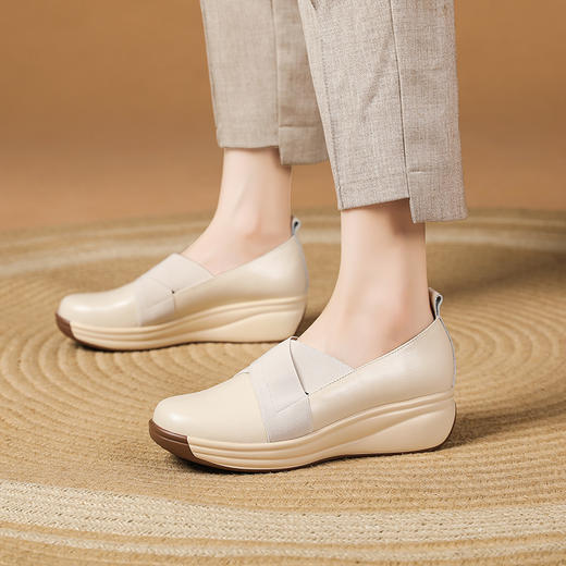 新款百搭，厚底摇摇底单鞋XYM-k785 商品图1