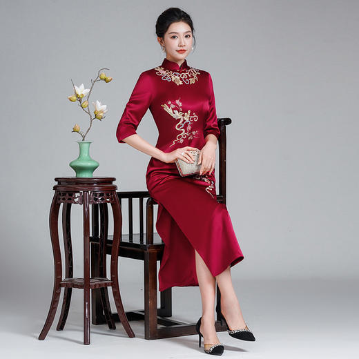 LHS-A252刺绣婚礼醋酸旗袍礼服 春秋新款旗袍 中长款喜婆婆婚宴装 商品图1