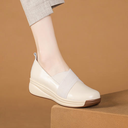 新款百搭，厚底摇摇底单鞋XYM-k785 商品图5