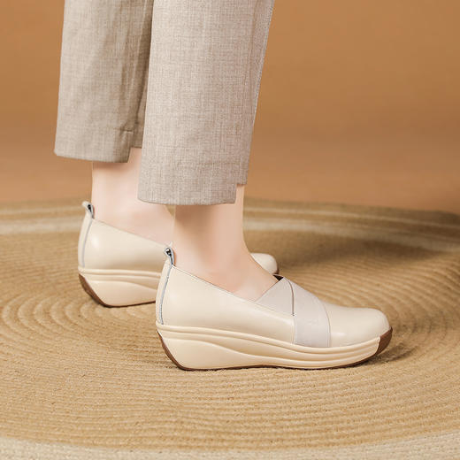 新款百搭，厚底摇摇底单鞋XYM-k785 商品图3