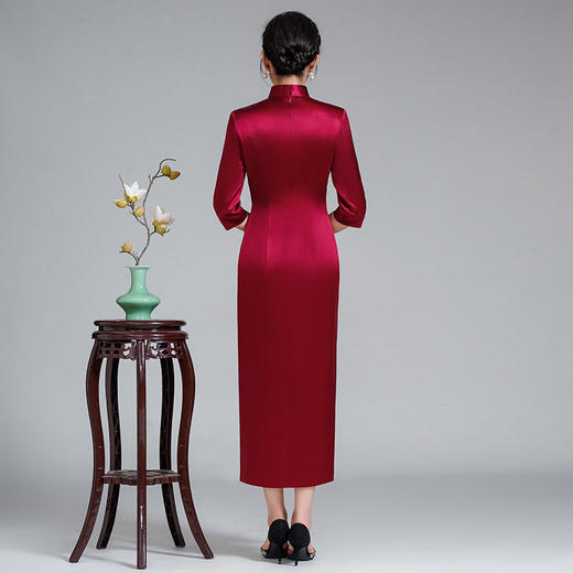 LHS-A252刺绣婚礼醋酸旗袍礼服 春秋新款旗袍 中长款喜婆婆婚宴装 商品图3