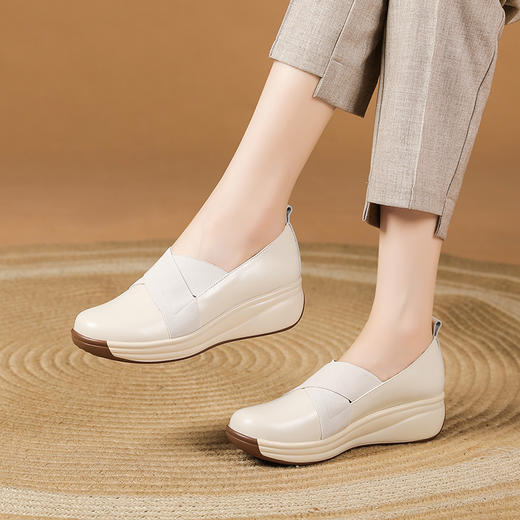 新款百搭，厚底摇摇底单鞋XYM-k785 商品图0